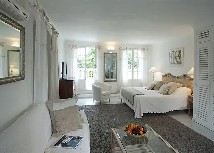 Otel La Bastide Des Salins 4*