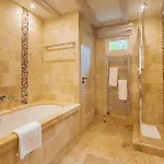 Hotel La Bastide Des Salins 4*
