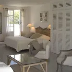 Hotel La Bastide Des Salins