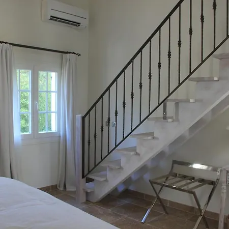 Hotel La Bastide Des Salins