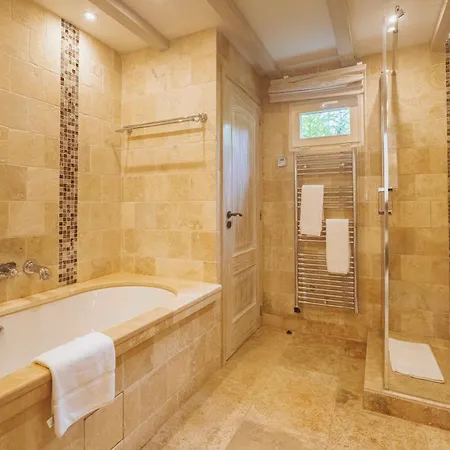 ホテル La Bastide Des Salins 4*