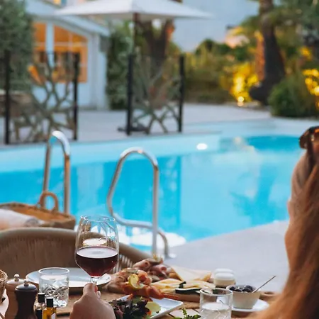 Szálloda La Bastide Des Salins 4*