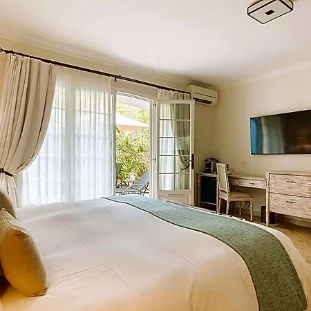 La Bastide Des Salins Hotel 4*