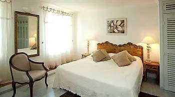 ホテル La Bastide Des Salins