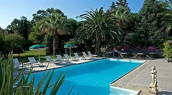 ホテル La Bastide Des Salins