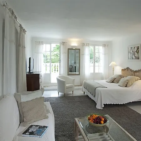 Otel La Bastide Des Salins 4*