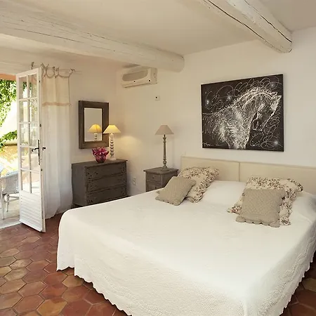 ホテル La Bastide Des Salins