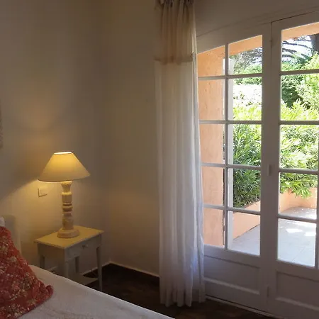 ホテル La Bastide Des Salins