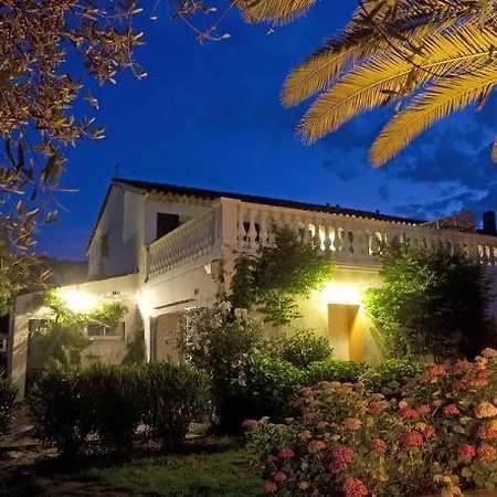 Szálloda La Bastide Des Salins 4*
