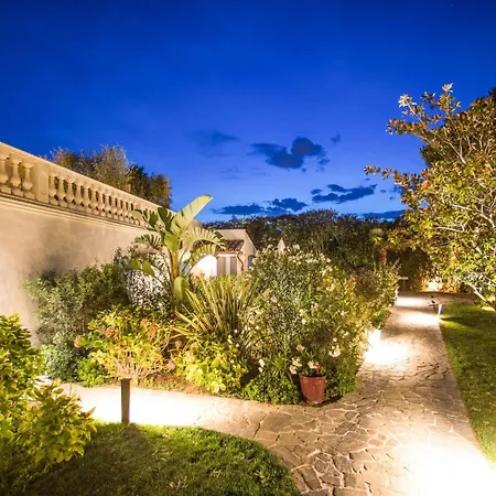 La Bastide Des Salins 4* 쎙뜨호뻬