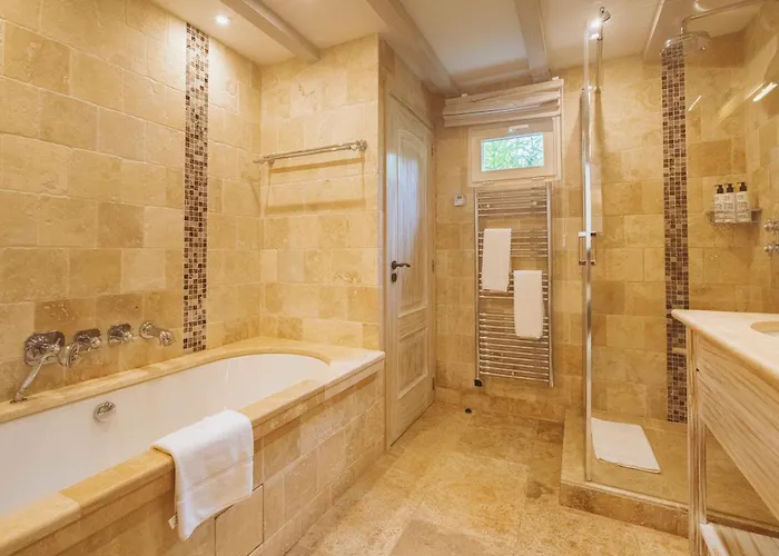 فندق La Bastide Des Salins 4*