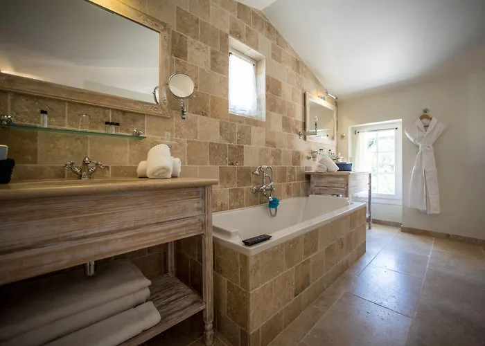 Szálloda La Bastide Des Salins 4*